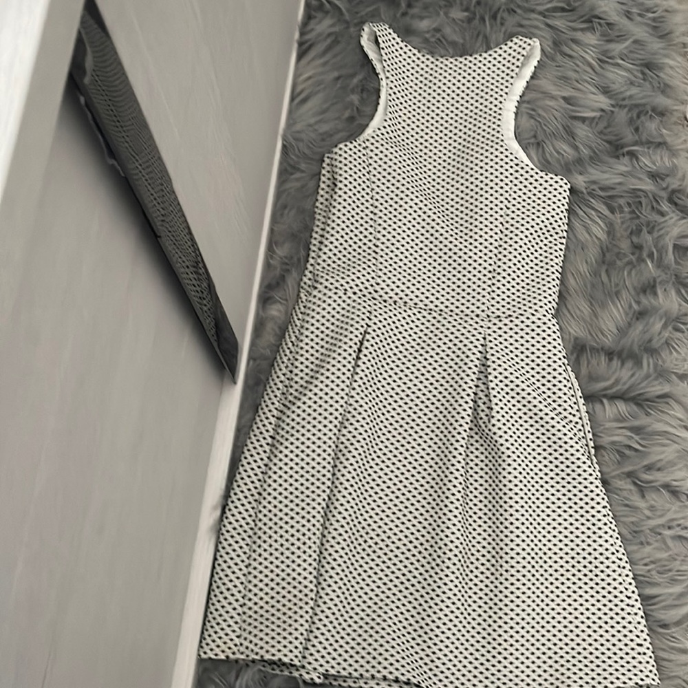 White black poki dot dress,